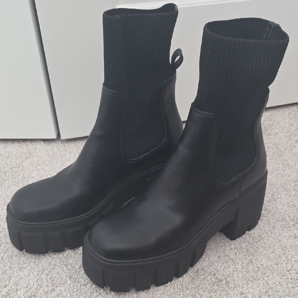 Steve Madden Black Ribbed Platform Chelsea Boots